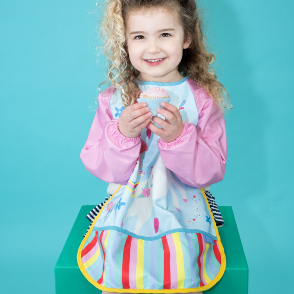 DELANTAL INFANTIL HADAS Y ARCOIRIS
