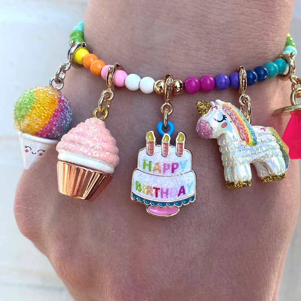 CHARM DE PASTEL DE CUMPLEAÑOS DORADO