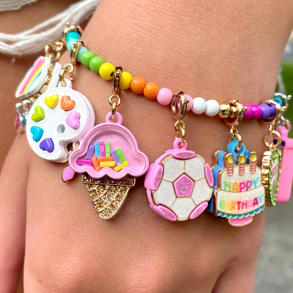 CHARM DE PASTEL DE CUMPLEAÑOS DORADO