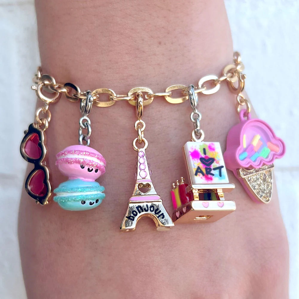 CHARM DE GAFAS DE SOL CON FORMA DE CORAZÓN DORADO