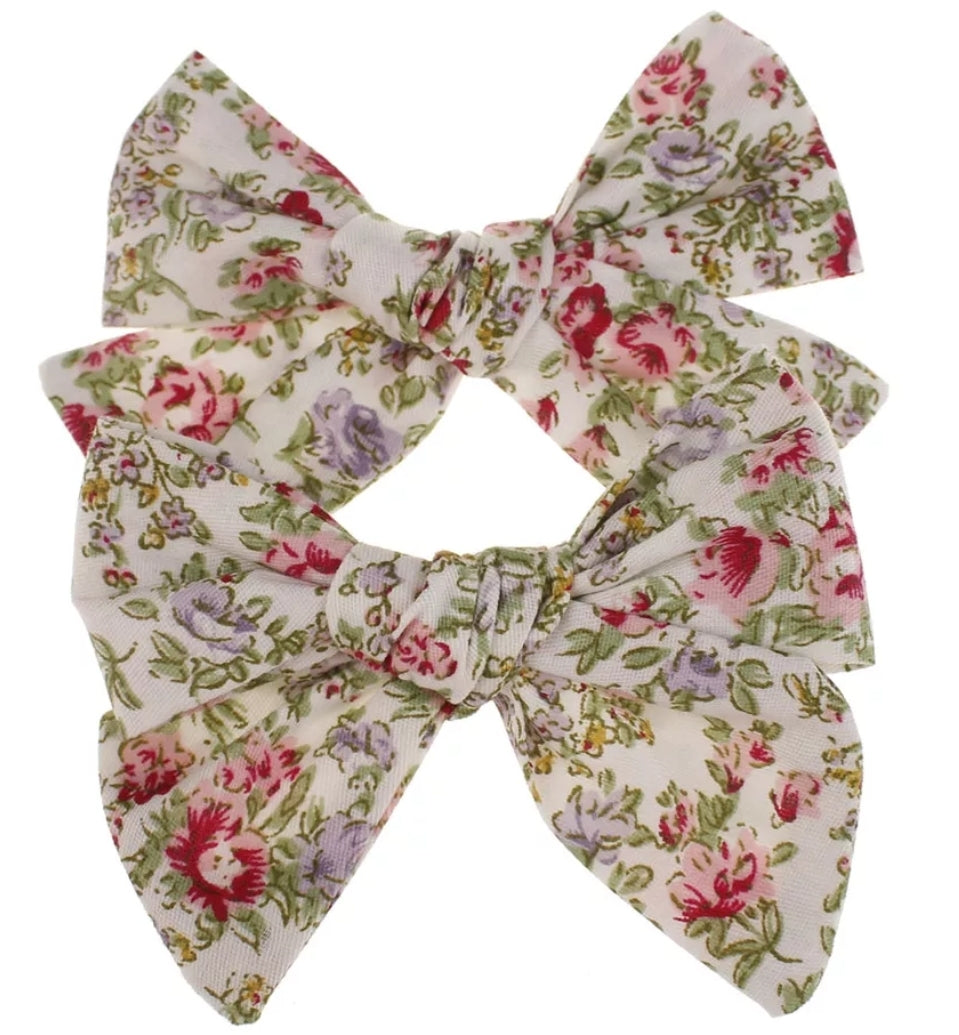 SET DE CLIPS CON MOÑO FLORAL